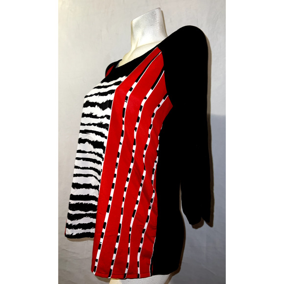 AUGUST SILK Top Women's Size L Red Black Abstract Print Front & Knit Back Shirt - Picture 4 of 6